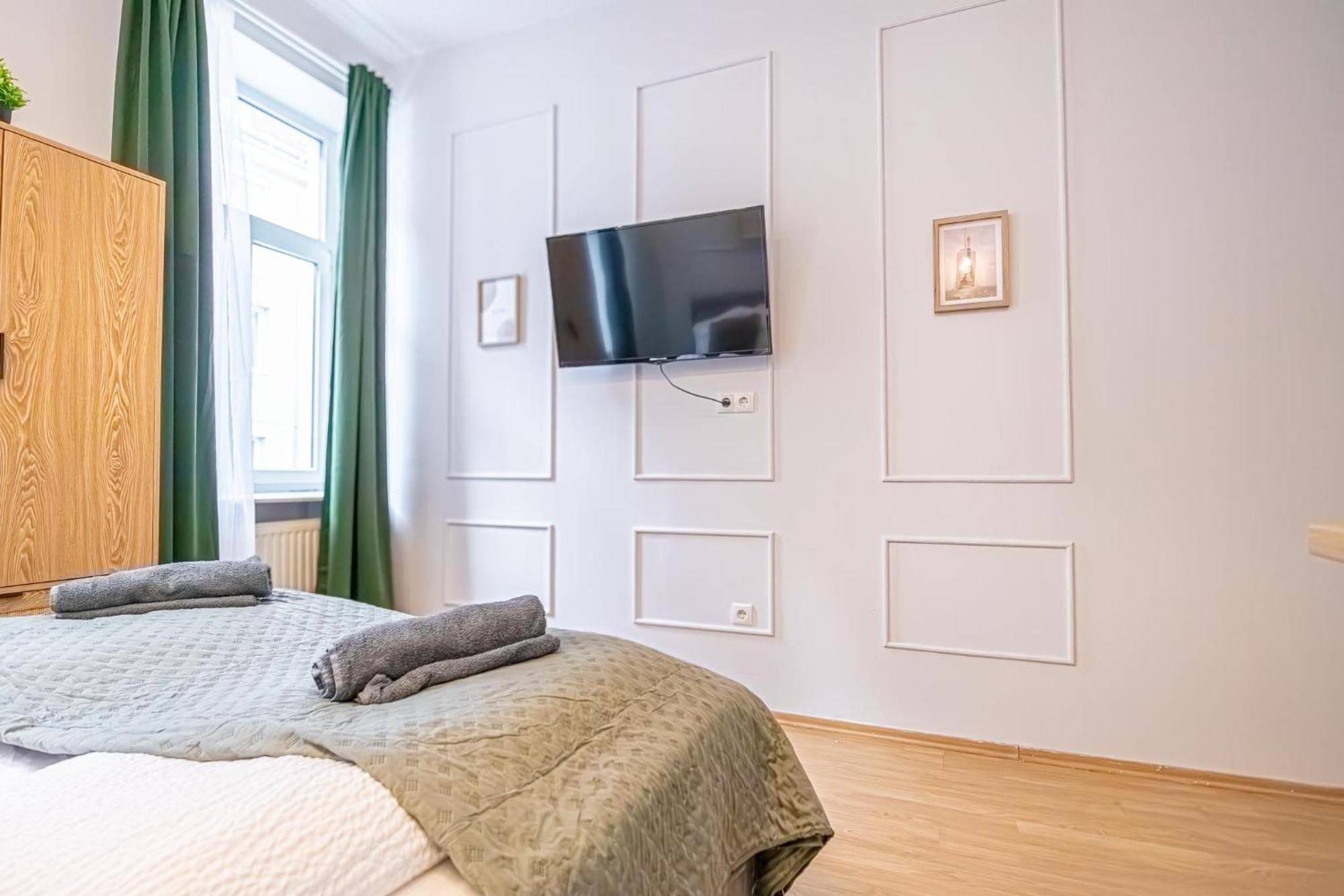 Spacious Shared Apartment Schoenbrunn Vienna Exterior photo